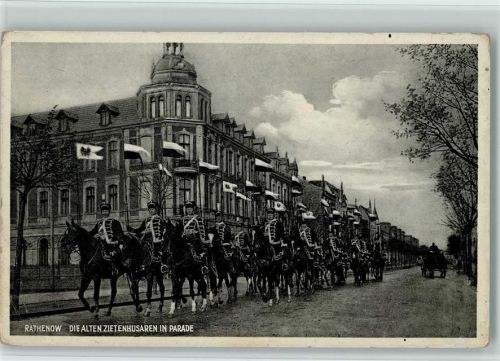 Rathenow Alten Zietenhusaren in Parade Fahnen Reiter