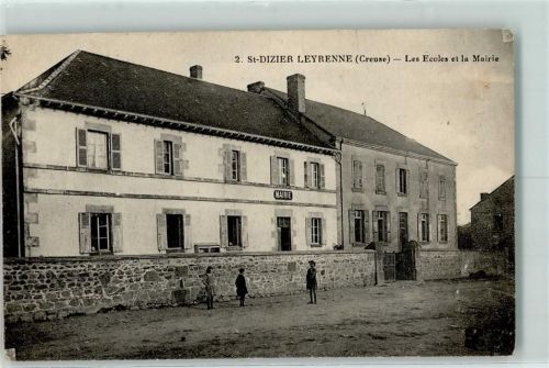 Saint-Dizier-Leyrenne Les Ecoles et la Mairie