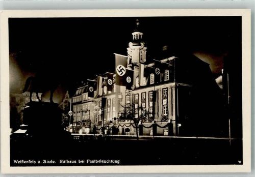 Weißenfels WK II Rathaus Festbeleuchtung Hakenkreuzfahnen Nachtaufnahme