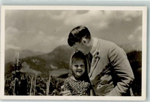 1933 Der Führer drückt ein kleines Mädchen Photo Hoffmann 331