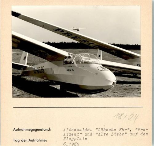 Altenwalde Foto montiert auf Karton Lbsche Ehr President und Alte Liebe auf dem Flugplatz