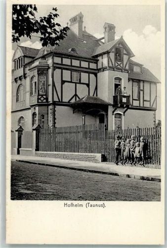 Hofheim Kinder aufgereiht am Gartenzaun vor einem Fachwerkhaus Fotograf Chr. Bauer No. 285