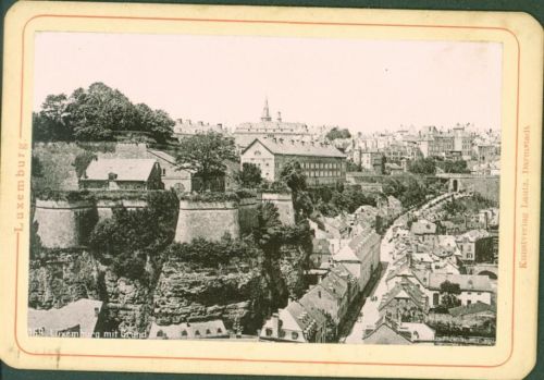 Luxembourg Grund Aufgeklebtes Foto auf einen Karton