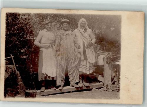 1917 WK I Soldaten in Frauenkleidung