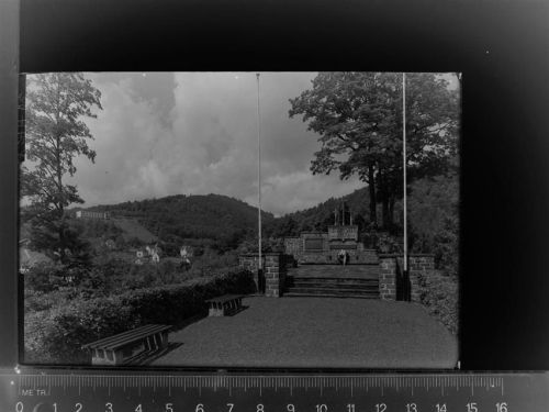 Mühlenrahmede Berghaus m. Ehrenmal