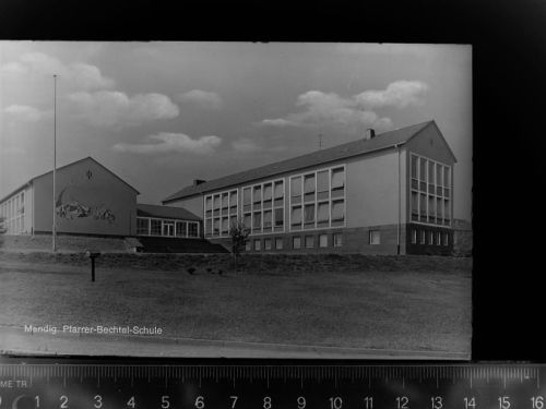 Niedermendig Pfarrer Bechtel Schule