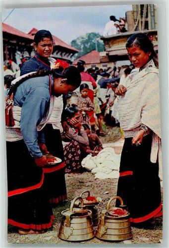Kathmandu Marktszene Tracht