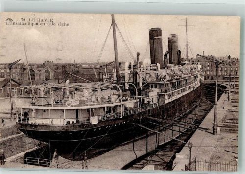 Le Havre Transatlantikdampfer im Trockendock