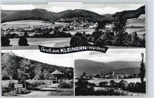 Kleinern Gesamtansicht Bank Feld Haus Baum