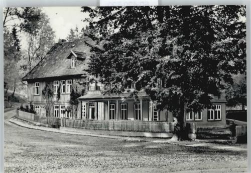 Elend Baum Haus Zaun Straße