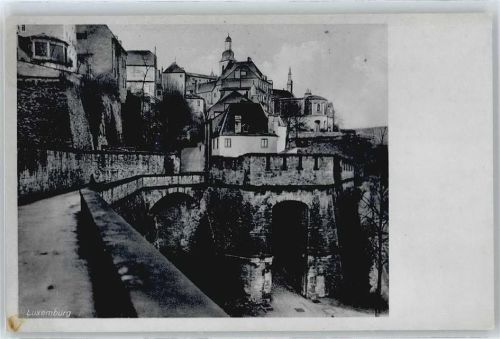 Echternach Burg Baum Tor