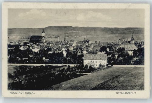 Neustadt Gesamtansicht Berg Panorama