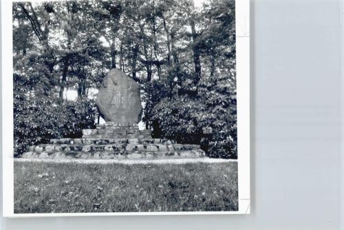 Dreibergen Foto mit Negativ, Ehrenmal
