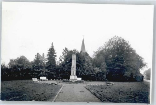 Benteler Foto mit Negativ, Denkmal