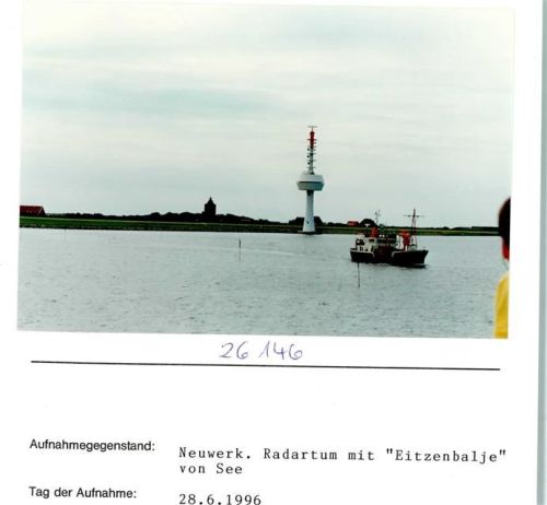 Hamburg-Insel Neuwerk Foto montiert auf Karton Radarturm mit Kutter Eitzenbalje
