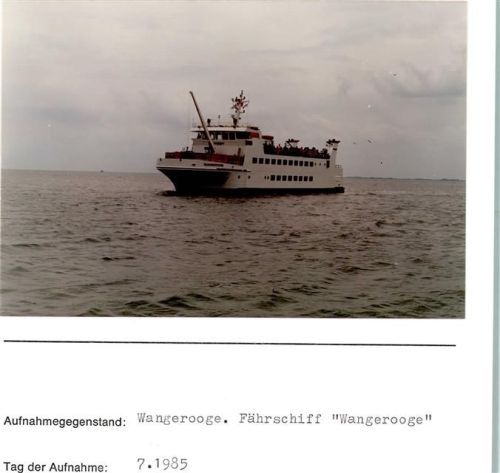 Wangerooge Fährschiff Wangerooge Foto montiert auf Karton