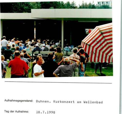 Duhnen Konzert am Wellenbad Foto montiert auf Karton