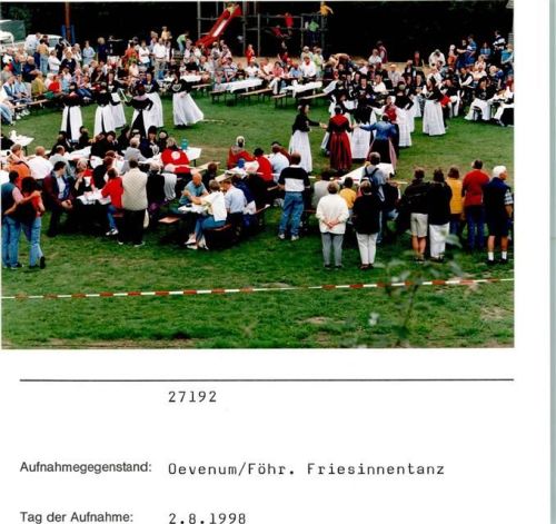 Utersum Friesentanzgruppen Foto montiert auf Karton