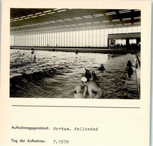 Borkum Wellenbad Badekappenpflicht Innenansicht Foto montiert auf Karton
