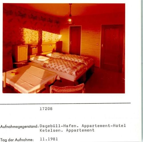 Dagebüll Appartement-Hotel Ketelsen Innenaufnahme Doppelzimmer Foto montiert auf Karton