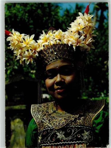 Close up of the Legong Dancer