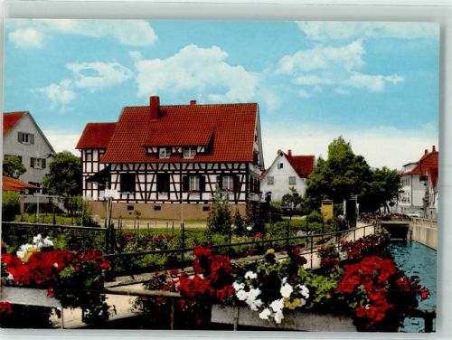 Durbach Fachwerkhaus Geranien Petunien Brücke