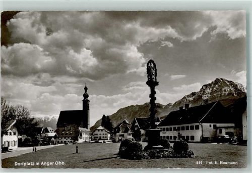 Anger Dorfplatz Mariensäule Kirche