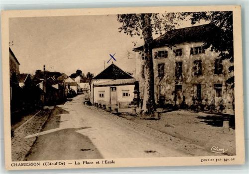 Chamesson la Place et l`Ecole Rathaus