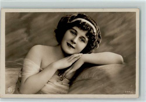 1917 Serie 284-4 Frauenschönheit mit Tüll bedeckt AK