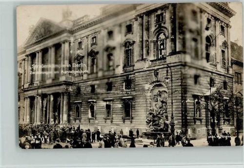 Zerstörung am Marstallgebäude Nr. 6 - Straßenkämpfe in Berlin Revolution