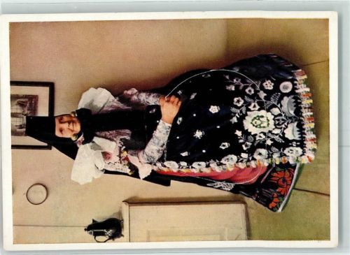 Stadthagen Frau in Tracht