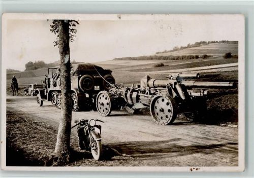 1940 Schwere motorisierte Batterie auf dem Marsch AK
