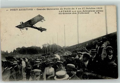 Paris Latham überfliegt mit seinem Eindecker die Flugschau Feldpost WK I 14. Res. Div. Flugtag 1915