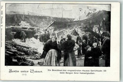 Wedding Unwetterkatastrophe Eingestürztes Haus Gerichtstraße Bergung Serie Berlin unter Wasser