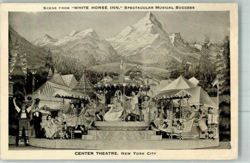 New York City Center Theater Szen White Horse Musical Karussell