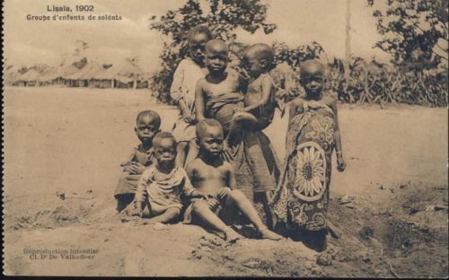 um 1905 Lisala, schwarze Kinder (black children), Belgisch Congo (Belgian Congo).