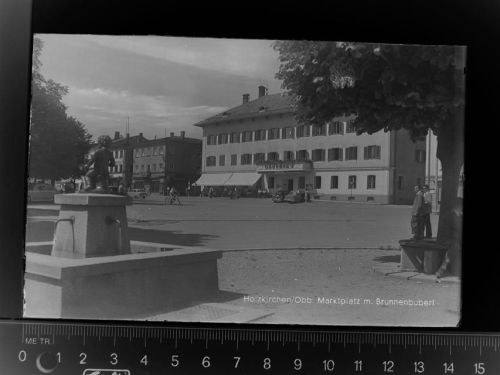 Holzkirchen Marktplatz m. Brunnenbuberl