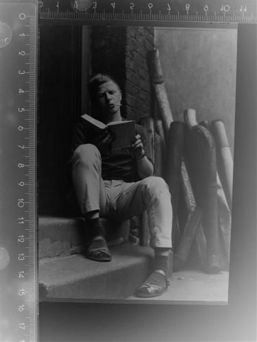 Mann mit Buch