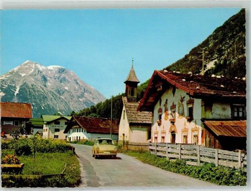 Leutasch Auto altes Bauernhaus