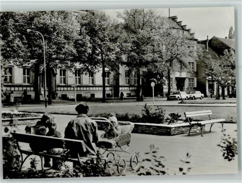 Fürstenwalde Ernst-Thälmann-Straße Kind im Kinderwagen