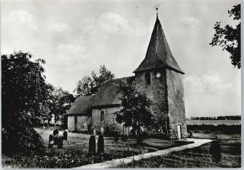 Hassel Kirche Grabstein Baum