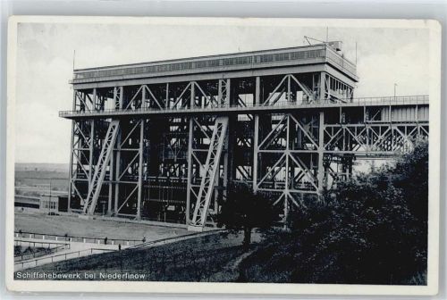Niederfinow Schiffshebewerk Baum