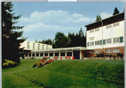 Arnoldshain Haus Baum Wiese Bank