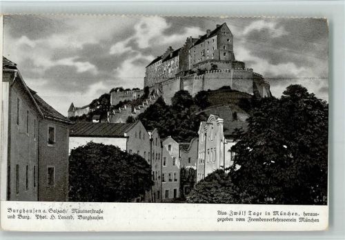 Burghausen Mautnerstraße und Burg Foto H. Lenard