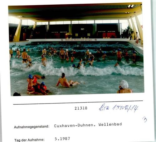 Duhnen Leben im Wellenbad Foto montiert auf Karton