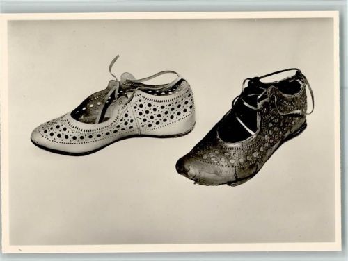 W6380 Bad Homburg v d Höhe Staatliches Saalburgmuseum Römischer Frauenschuh Original u. Nachbildung Schuster