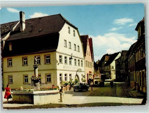 Mainbernheim am Marktplatz Brunnen