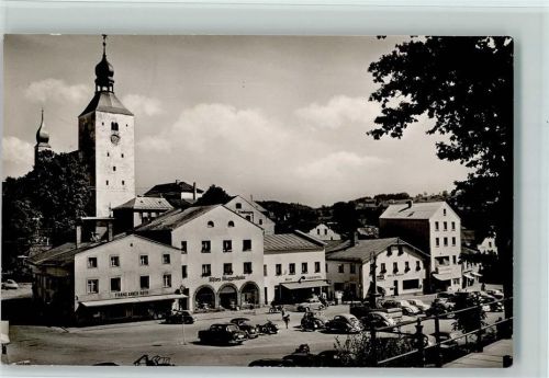Regen Ortsansicht Kirche Autos