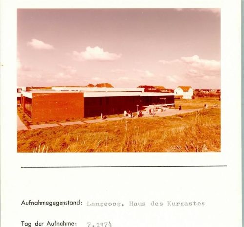 Langeoog Haus des Kurgastes Foto montiert auf Karton