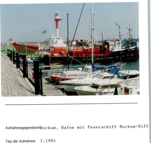 Borkum Hafen mit Feuerschiff Borkum-Riff Foto montiert auf Karton